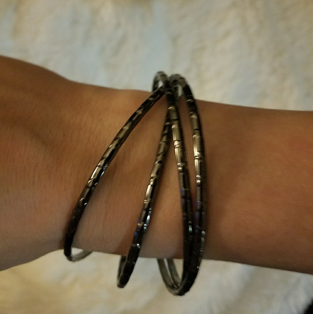 Interlocking bangle bracelets